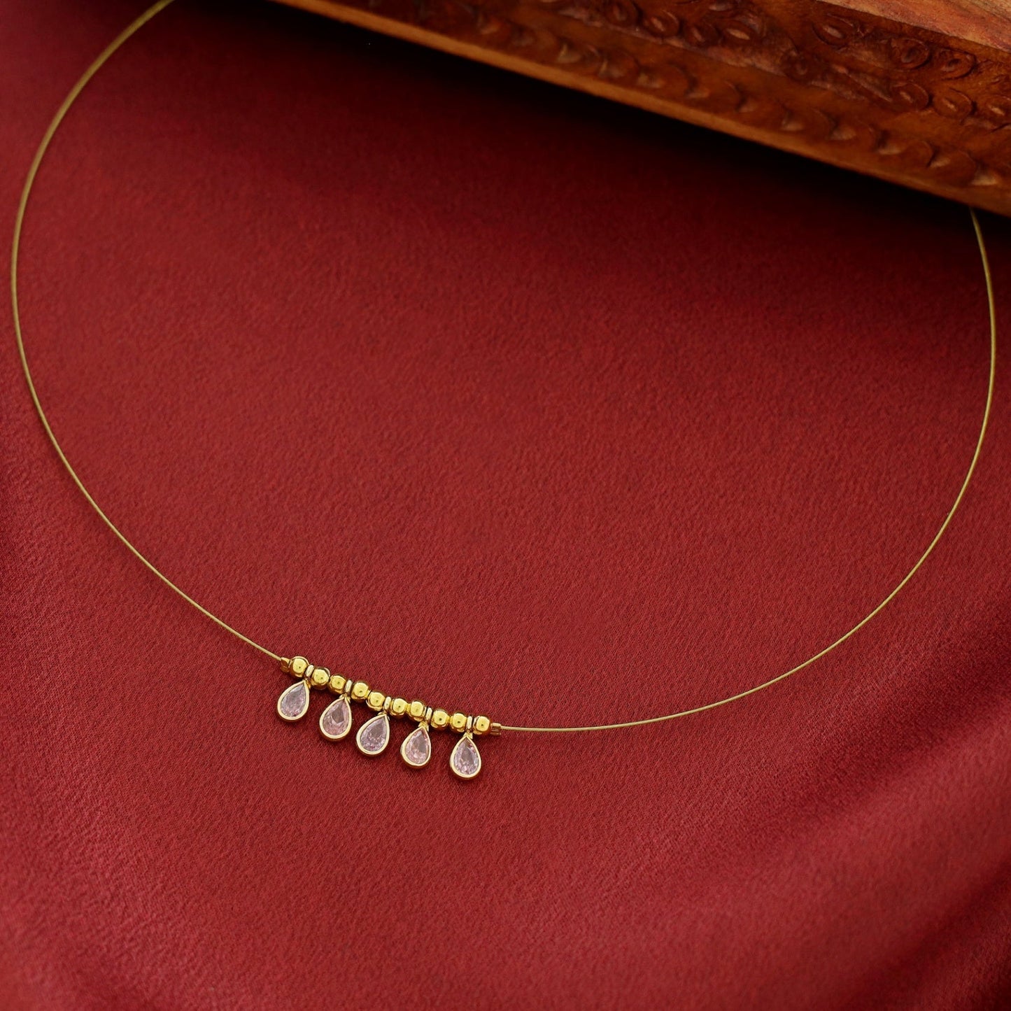 Mini Glossy Neckpiece